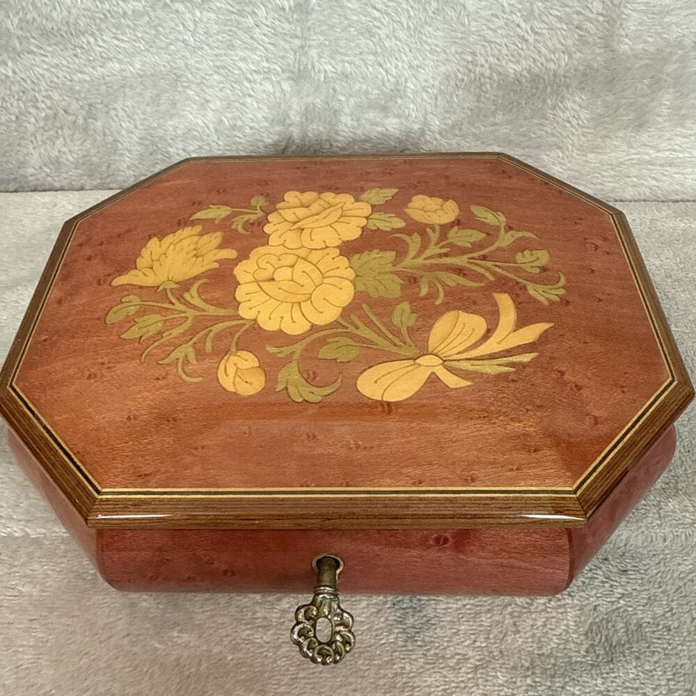 Vintage Swiss REUGE Music Box Jewelry Box Italian Floral Inlay Lock Octogon